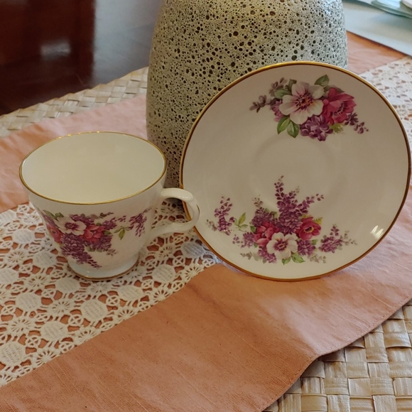 Antique Crown Trent China Limited 🌺 teacup/saucer - Picture 2 of 4
